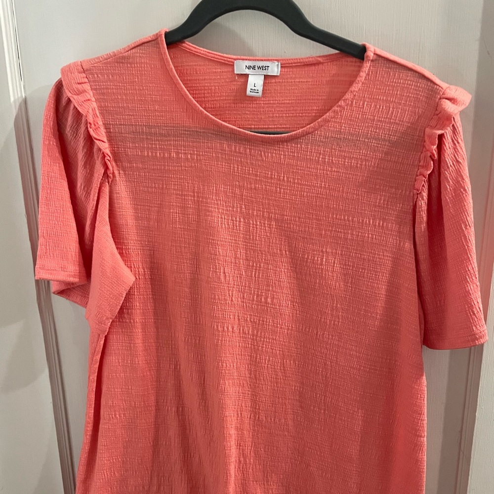 Nine West peach short sleeve top. Size large